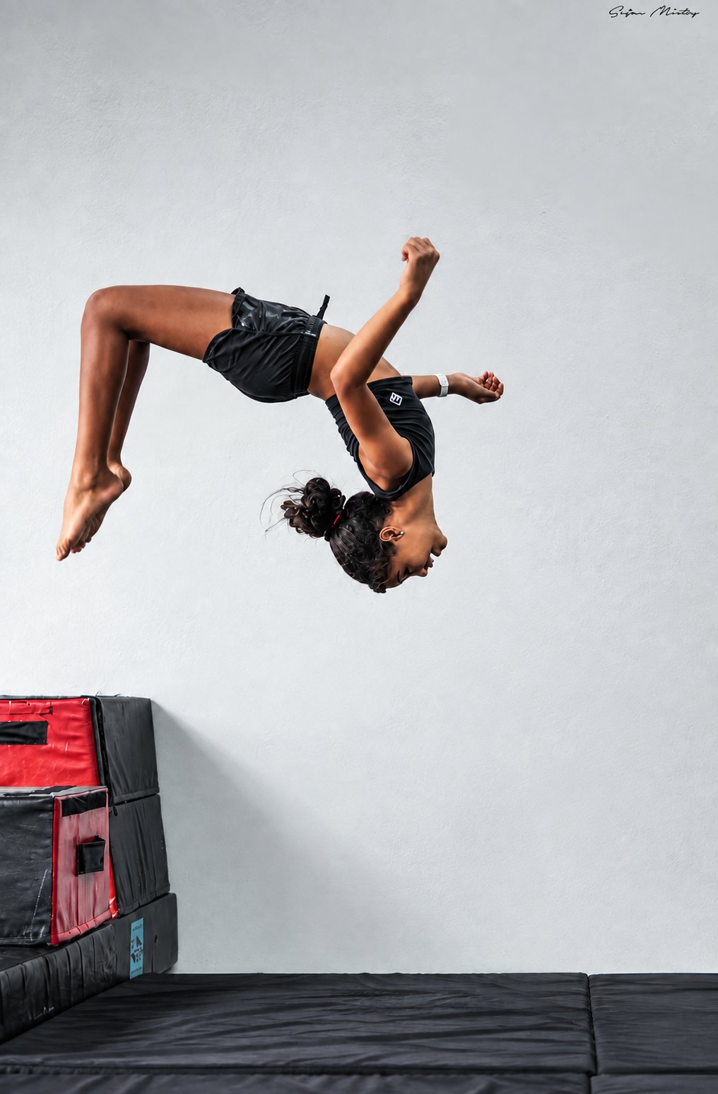 Acrobatics class at Impulsion Academy Mauritius